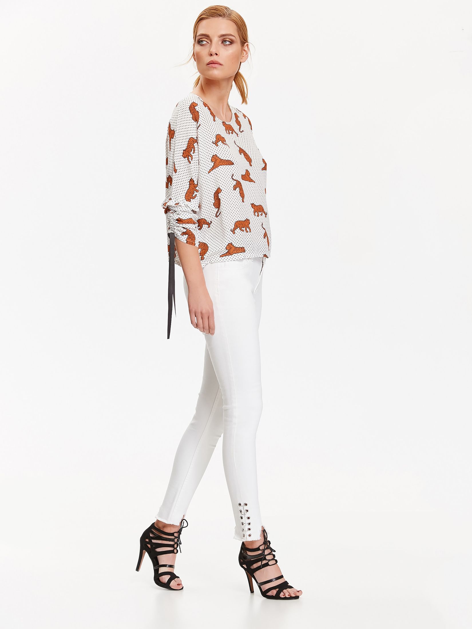 Bluzka damska w kropki oraz tygrysy, z ozdobnym wiązaniem przy rękawach