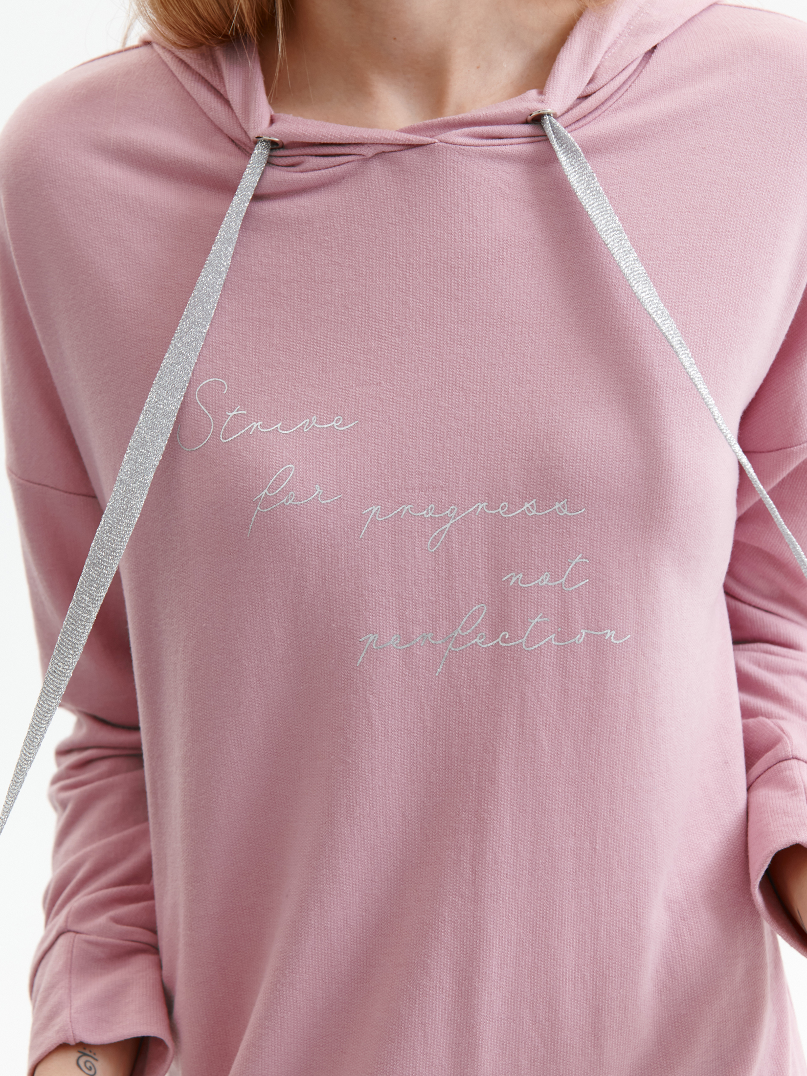 Długa bluza z ozdobnymi sznurkami