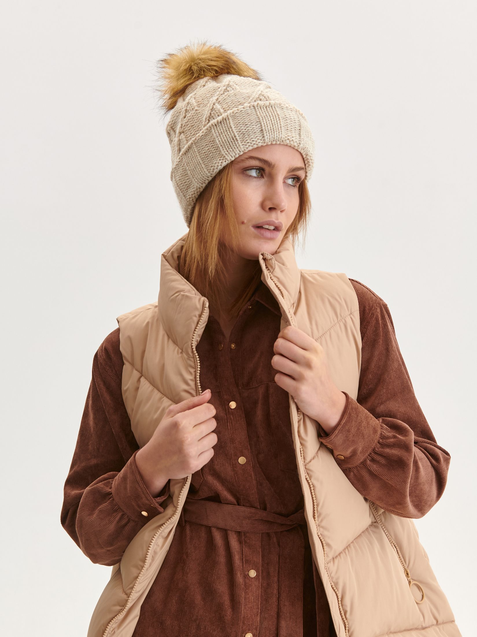 Czapka damska z pomponemczapka damska z pomponem