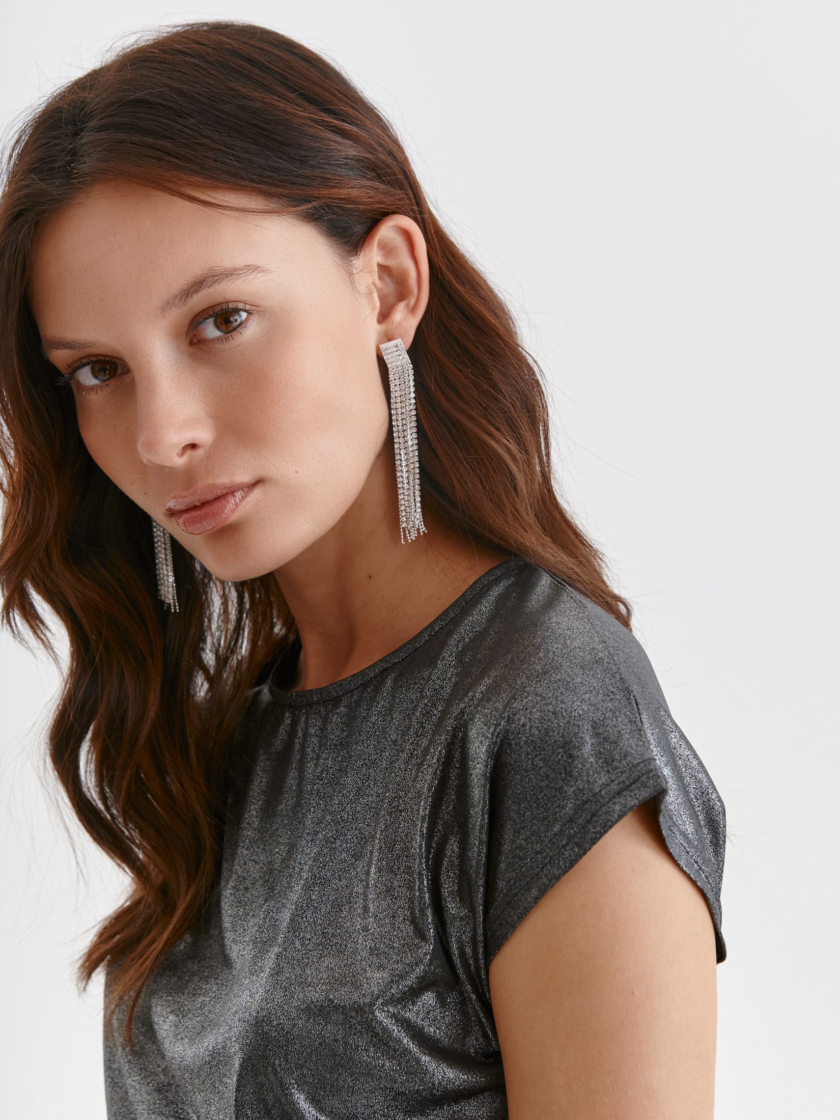 Długie wiszące kolczyki z kryształkami