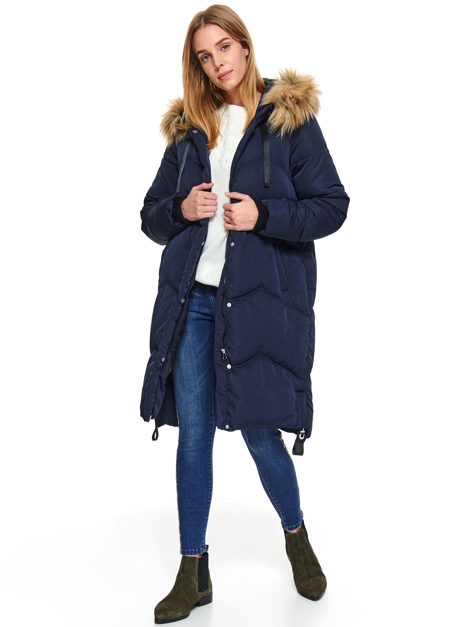 Długa pikowana kurtka z ozdobnymi taśmami