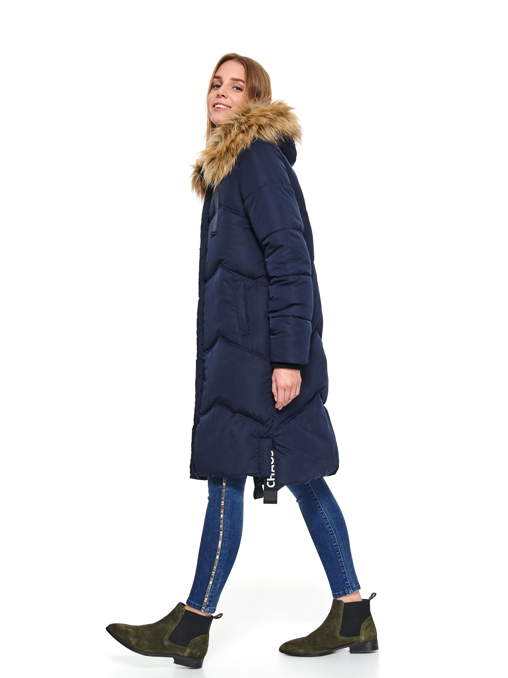 Długa pikowana kurtka z ozdobnymi taśmami