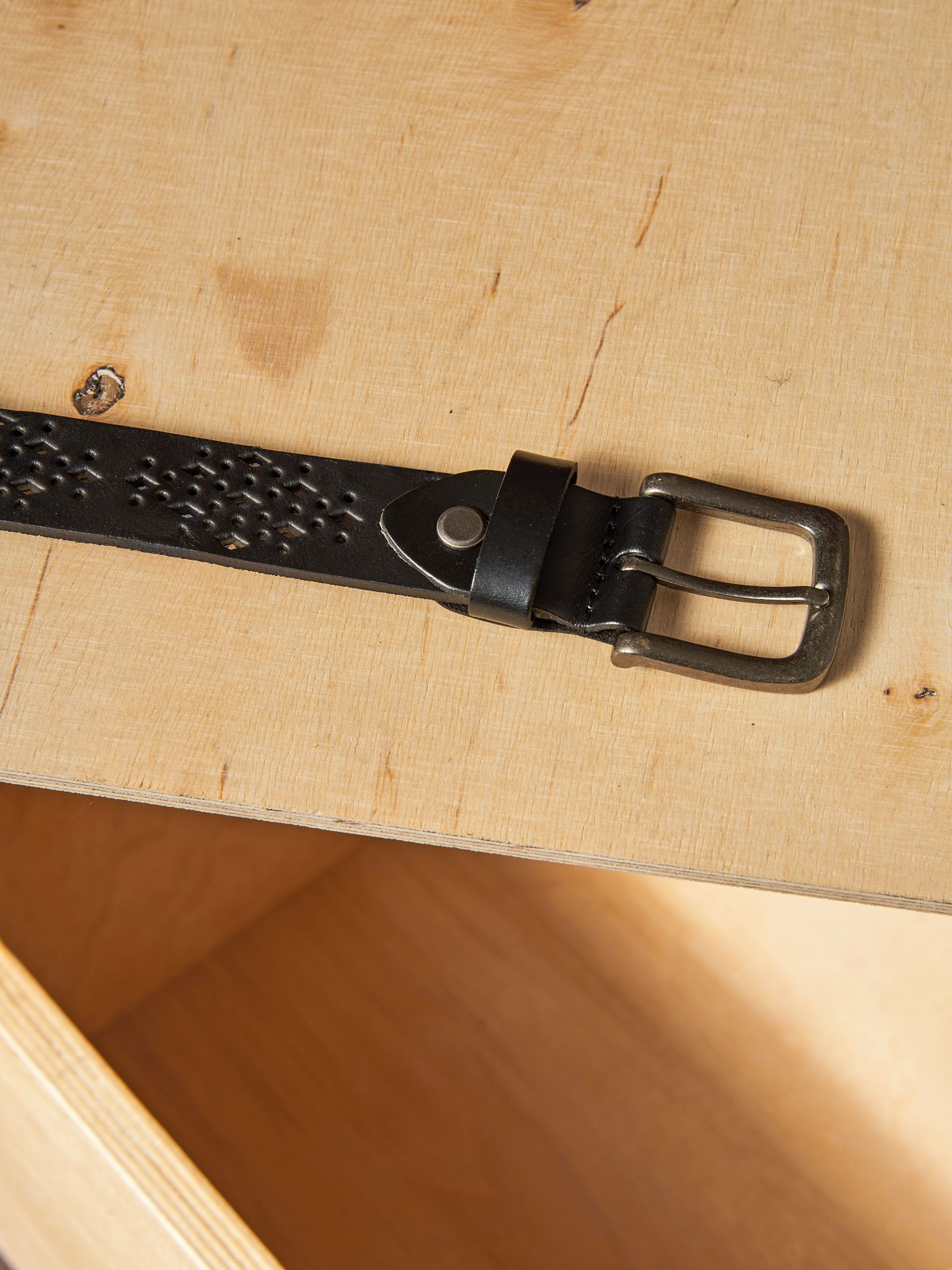 Skórzany ażurowy pasek