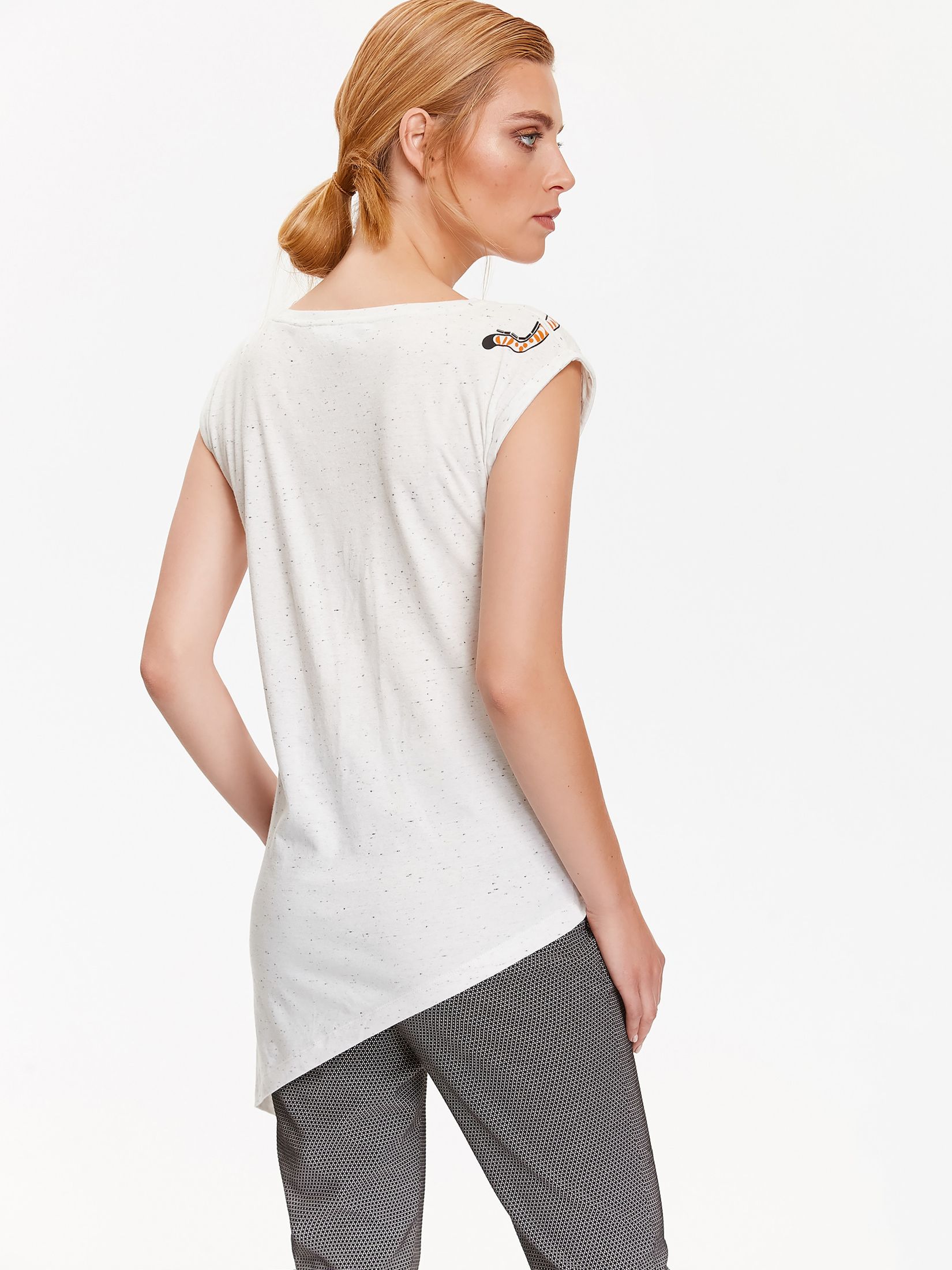 T-shirt damski z nadrukiem, asymetryczny