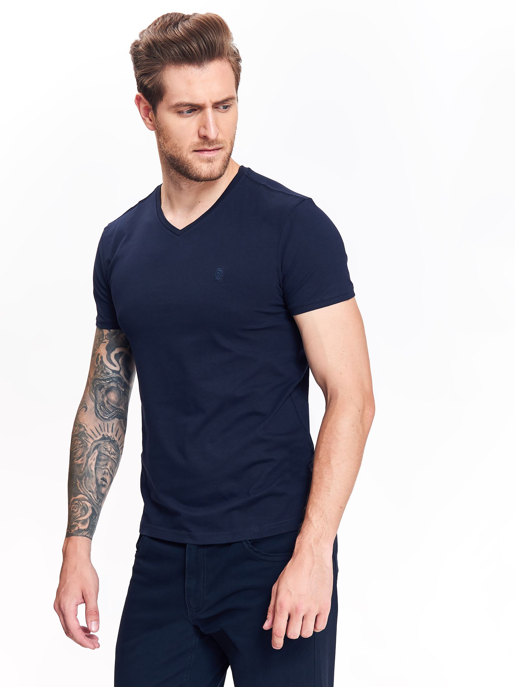 T-shirt męski w serek z elastycznej dzianiny