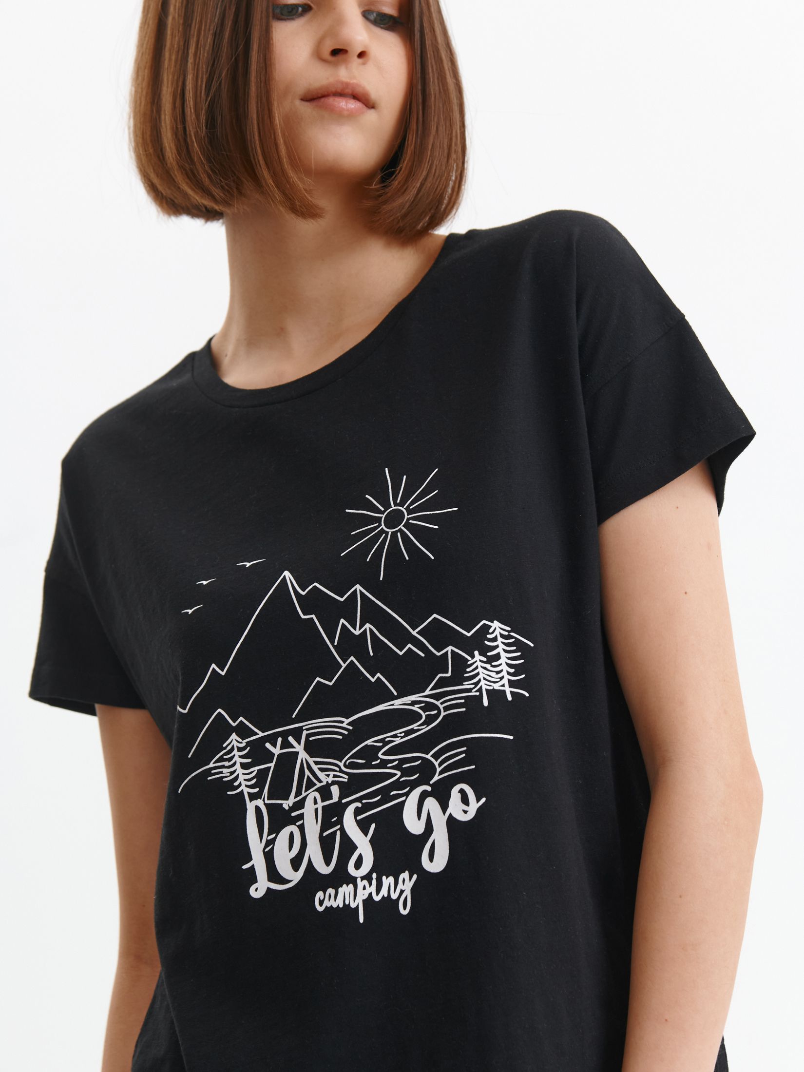 Damski t-shirt oversize z nadrukiem