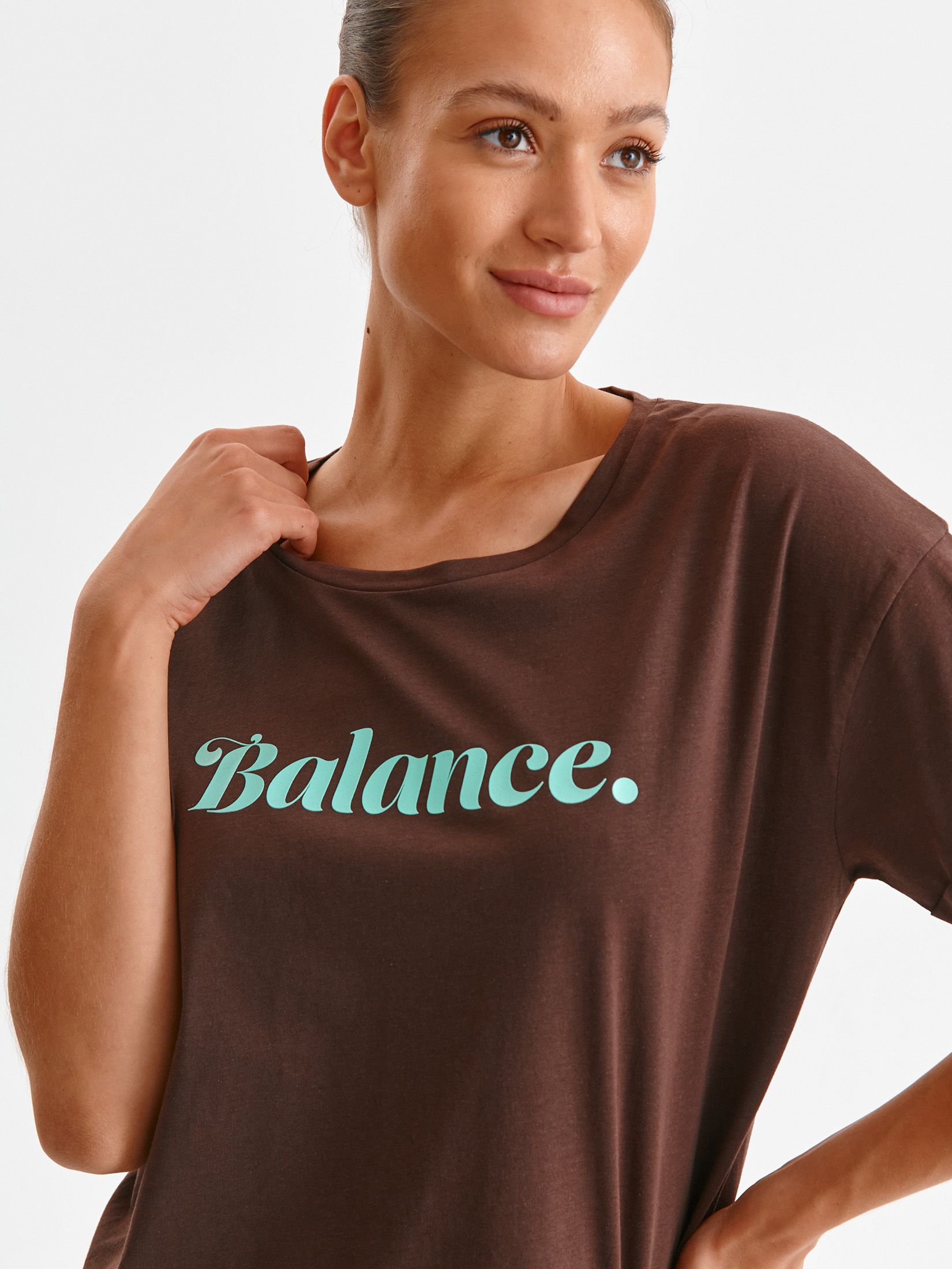 Luźny t-shirt krótki rękaw damski z napisem