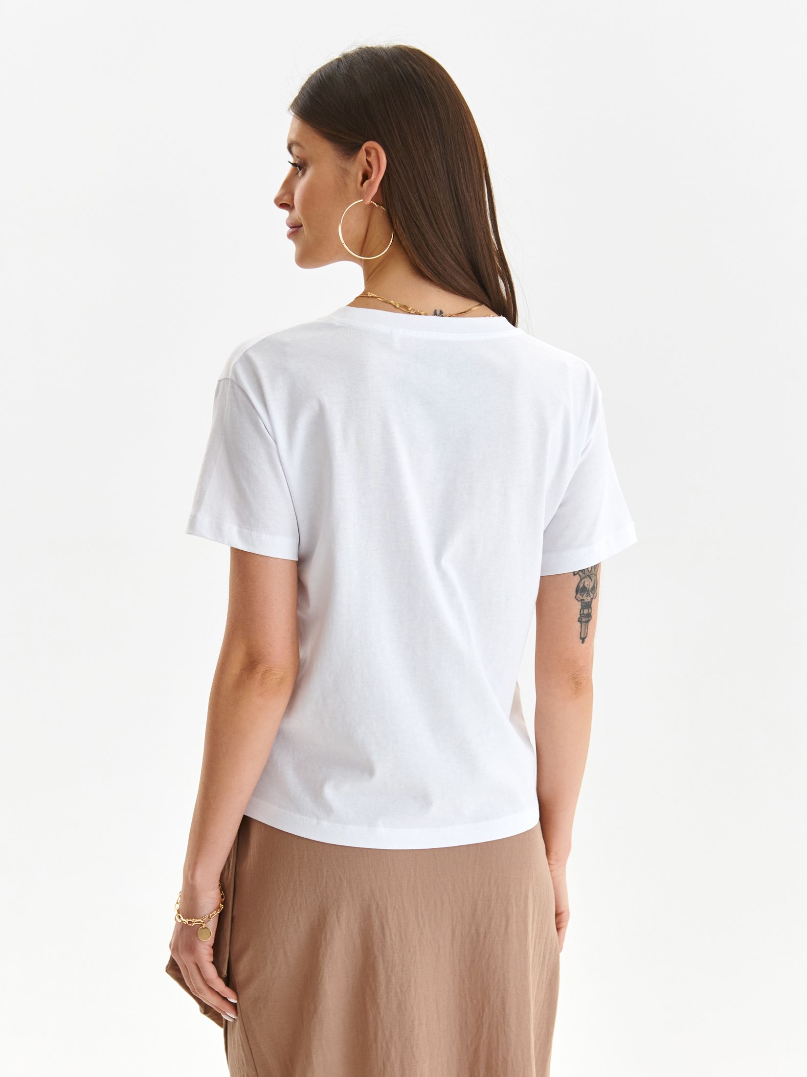 T-shirt damski z kwiatową aplikacją