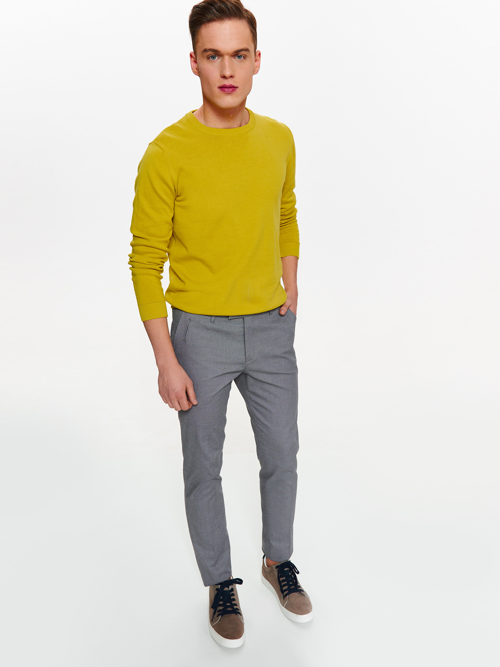 Spodnie męskie ze strukturalnej tkaniny o dopasowanym kroju