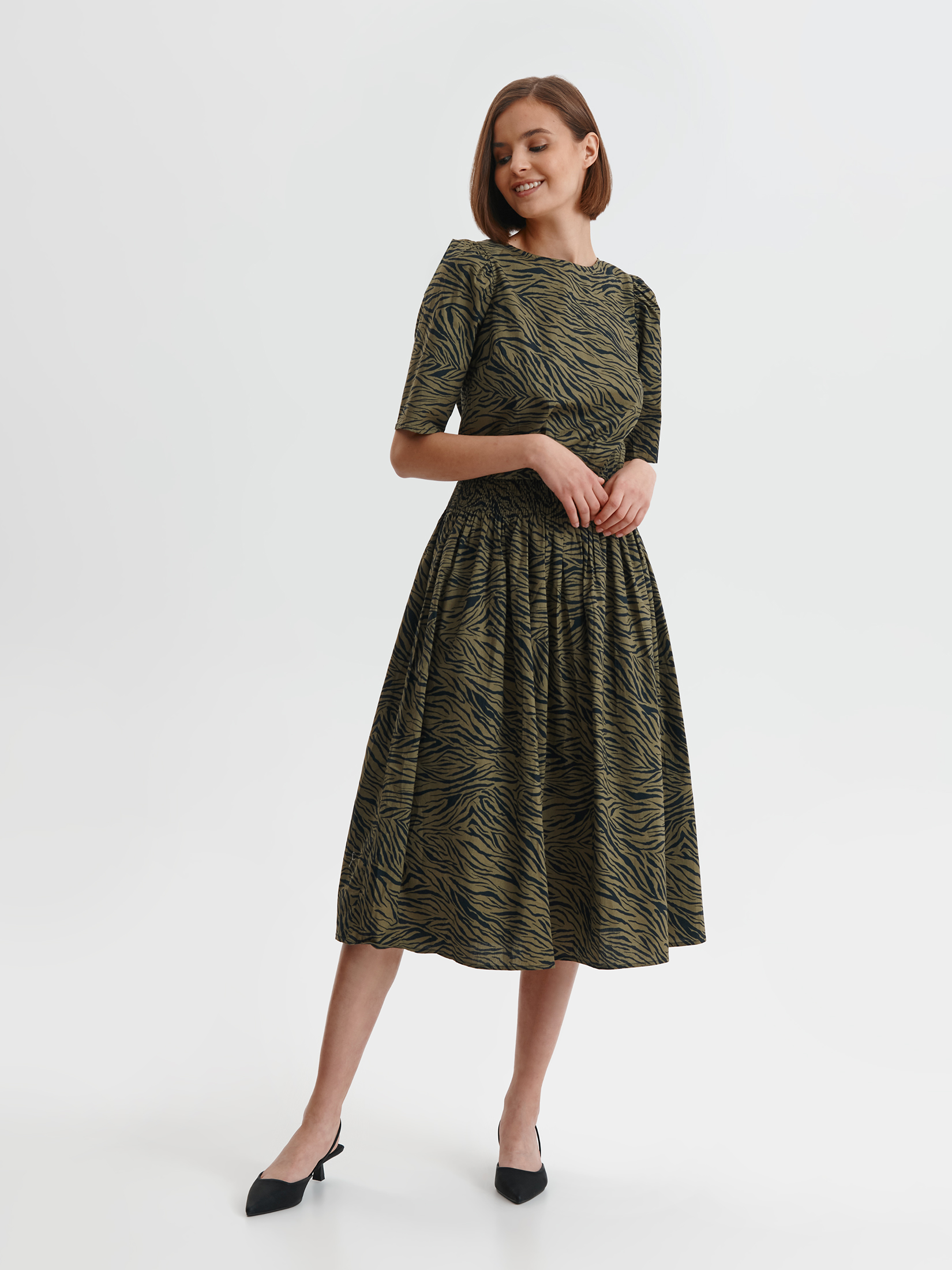 Sukienka w zwierzęcy nadruk