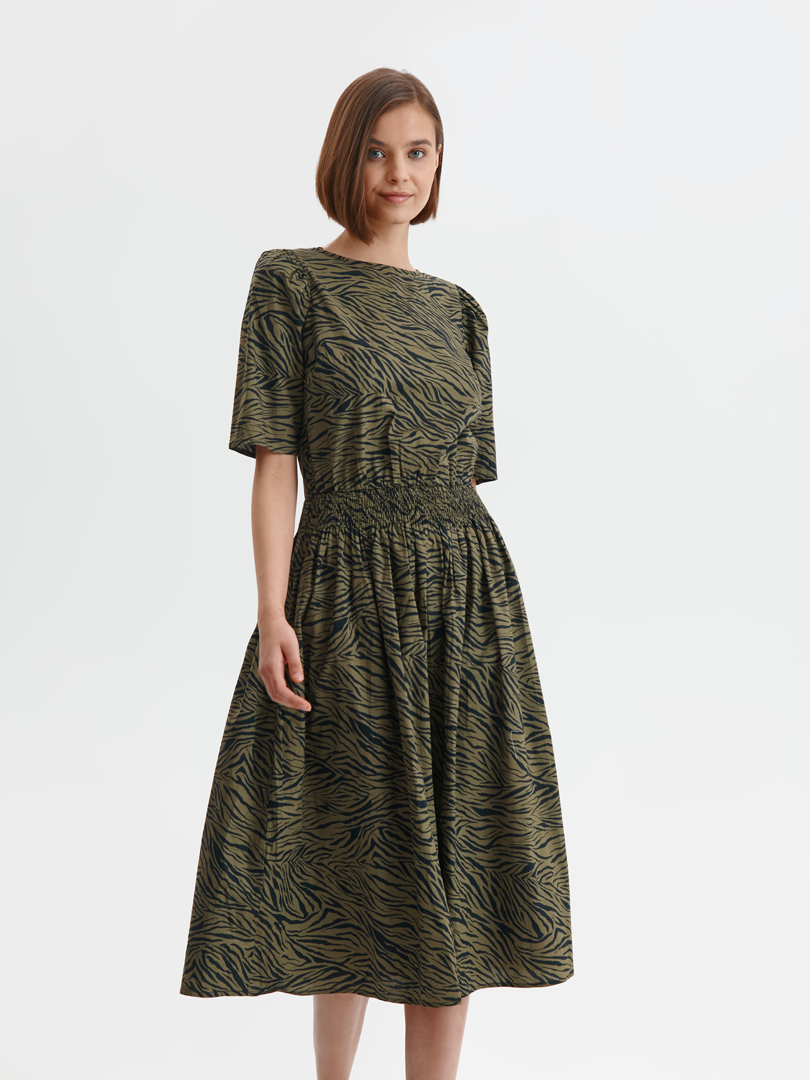 Sukienka w zwierzęcy nadruk