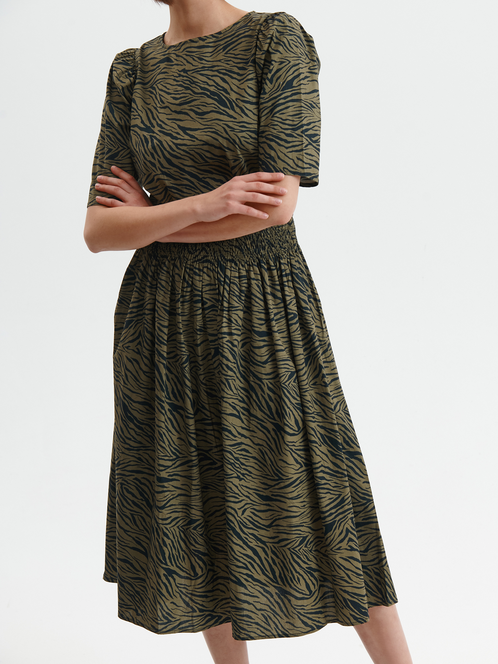 Sukienka w zwierzęcy nadruk