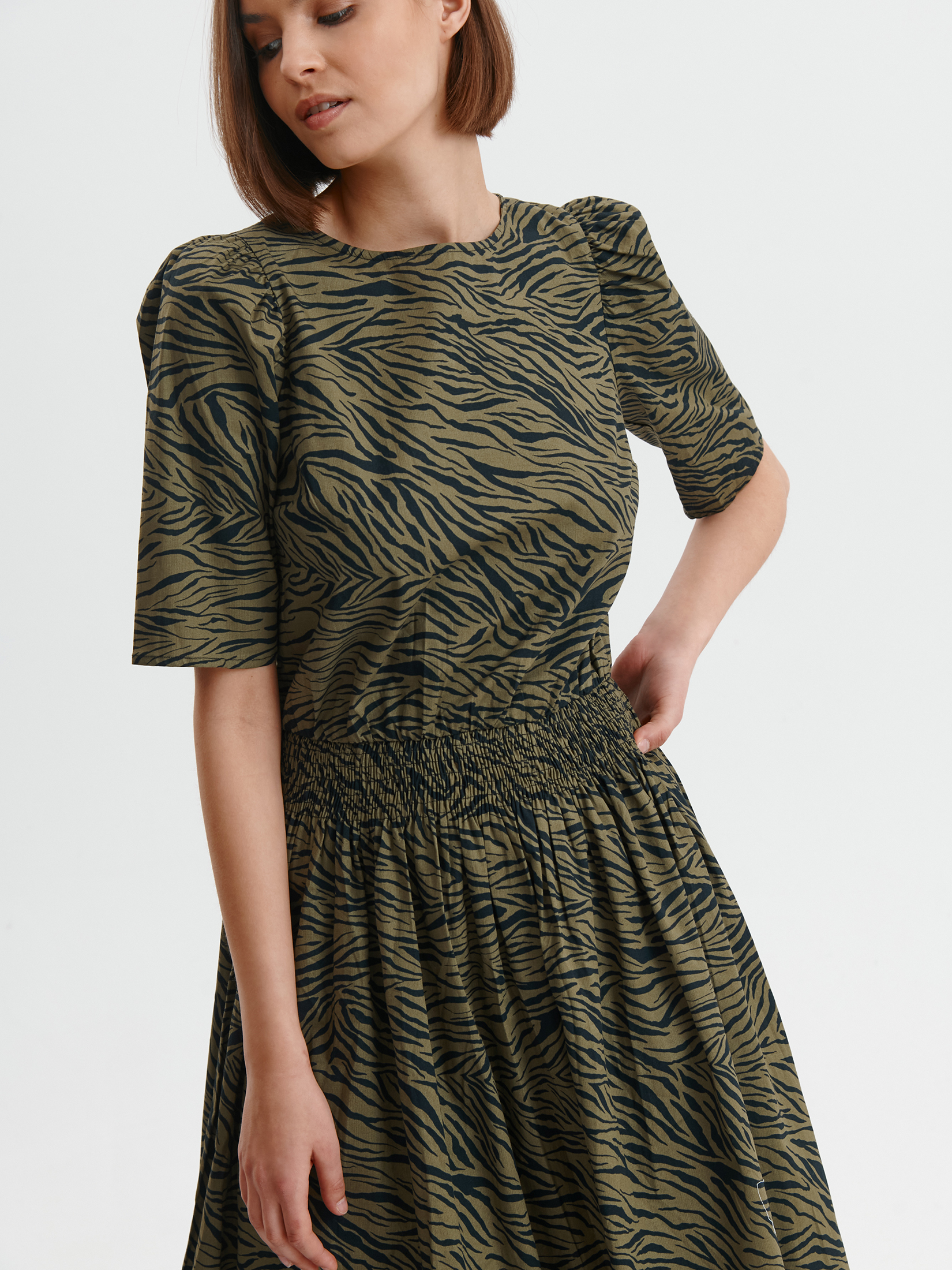 Sukienka w zwierzęcy nadruk