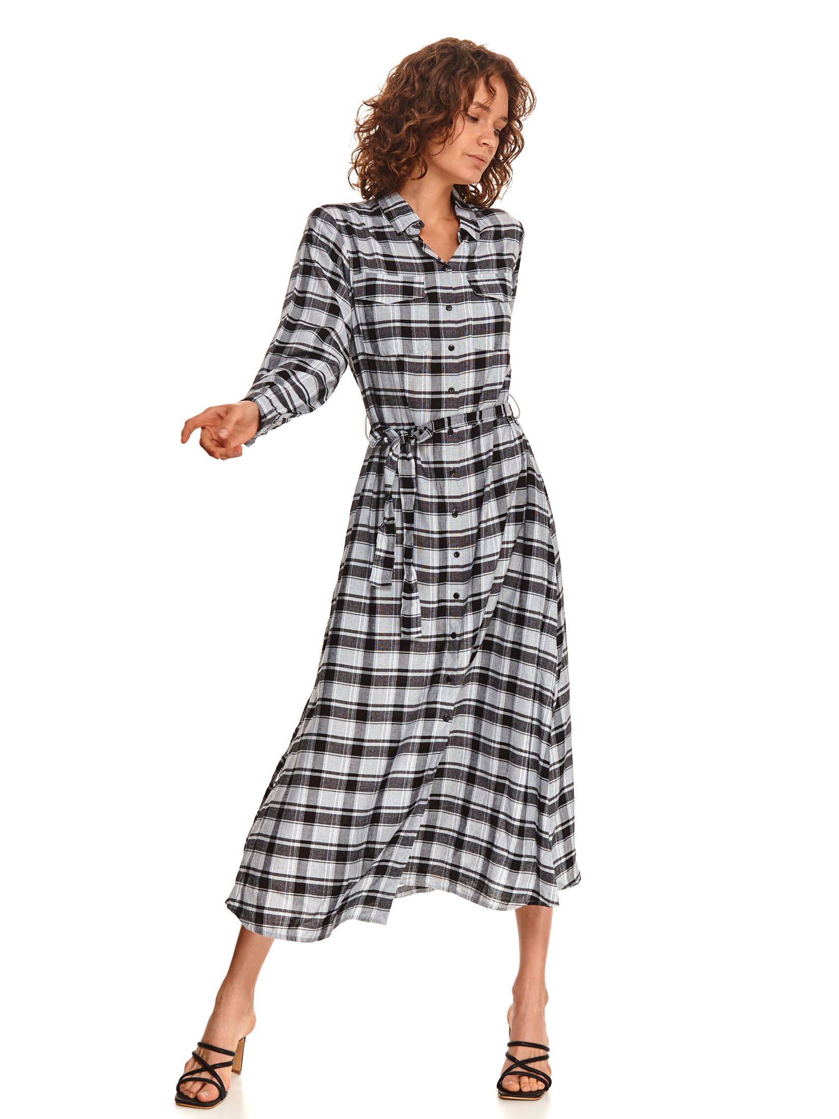 Koszulowa sukienka z paskiem