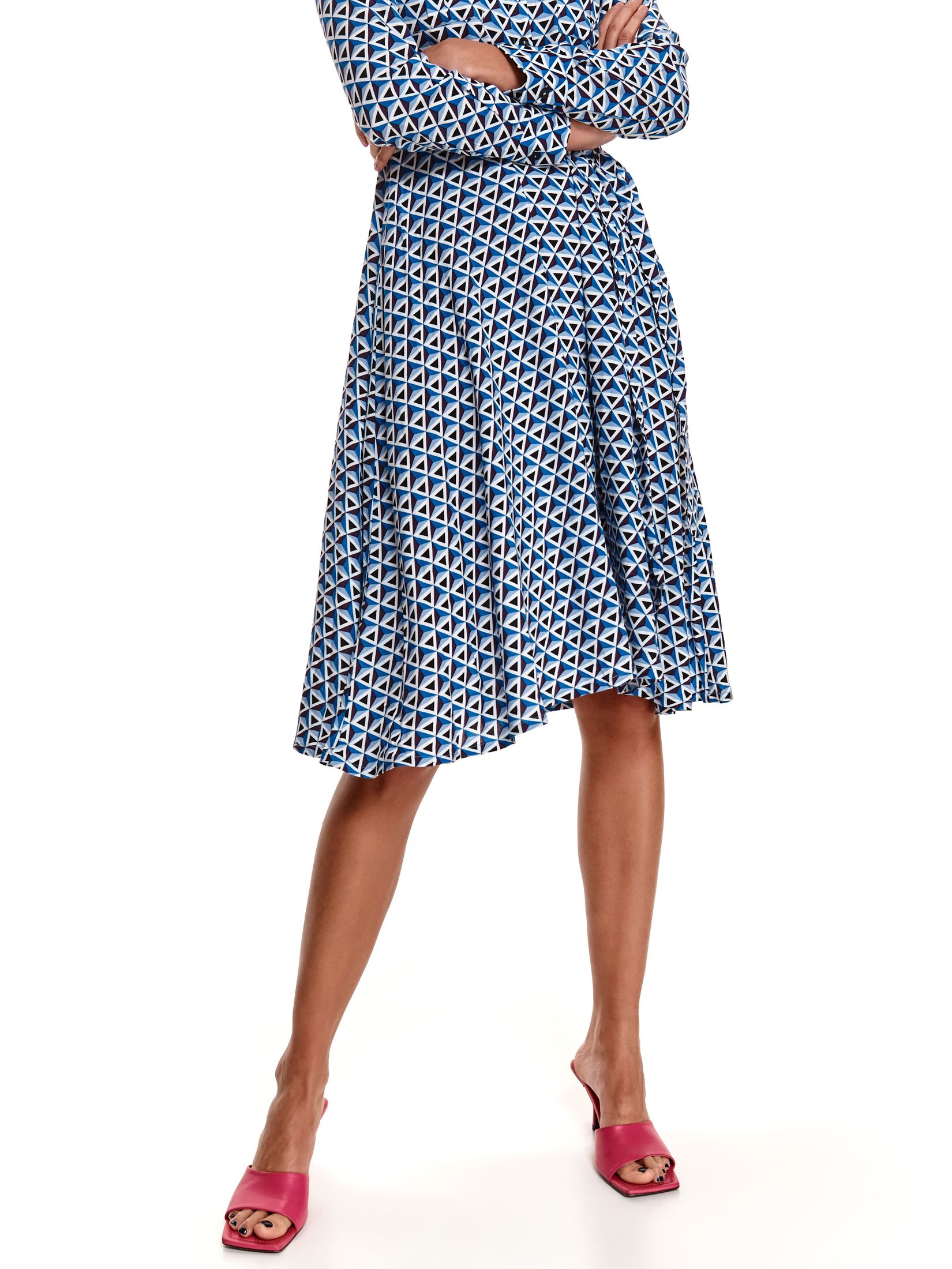 Koszulowa sukienka z wiązaniem w talii