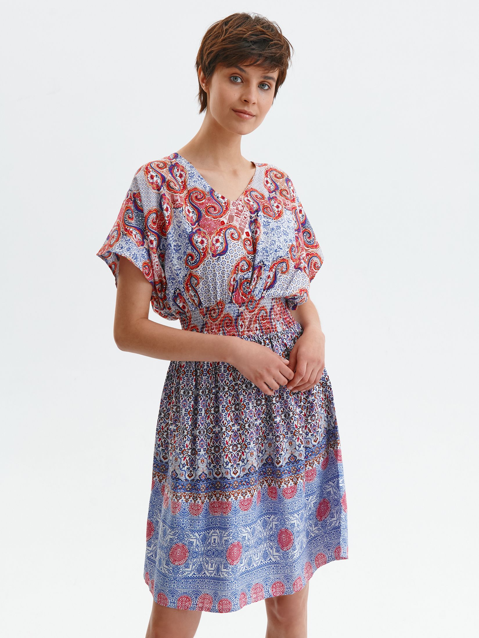 Sukienka we wzór z rękawem kimono