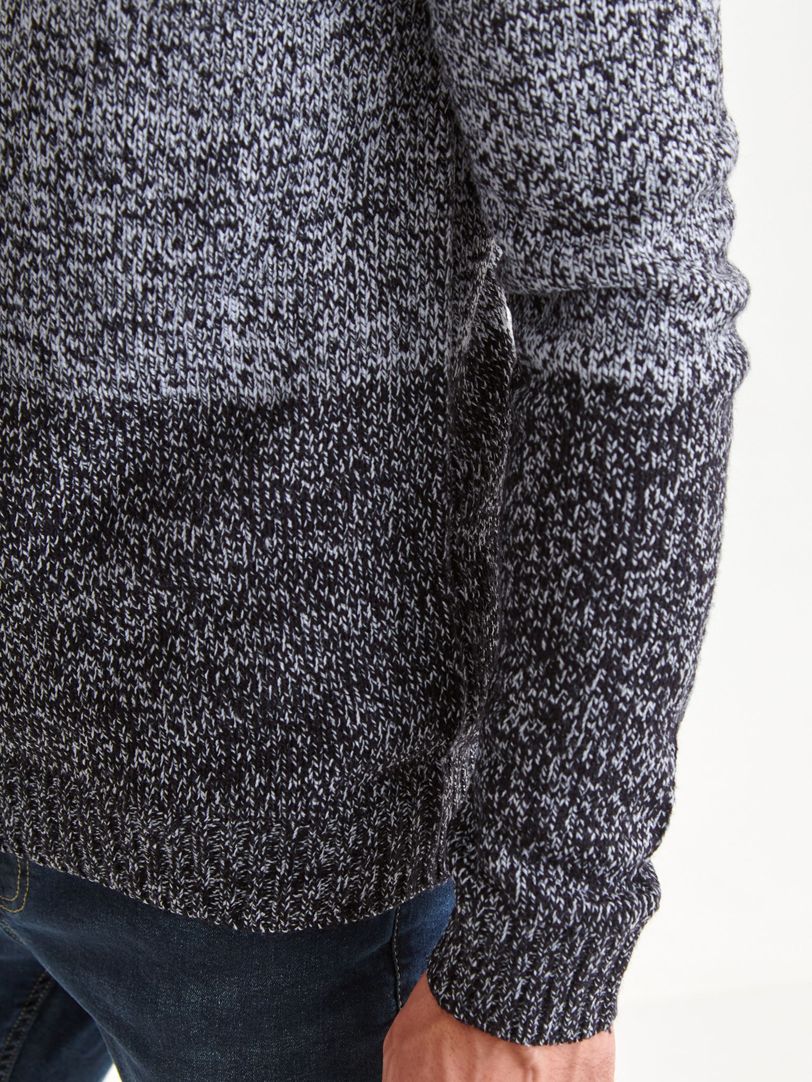 Ciepły sweter na suwak