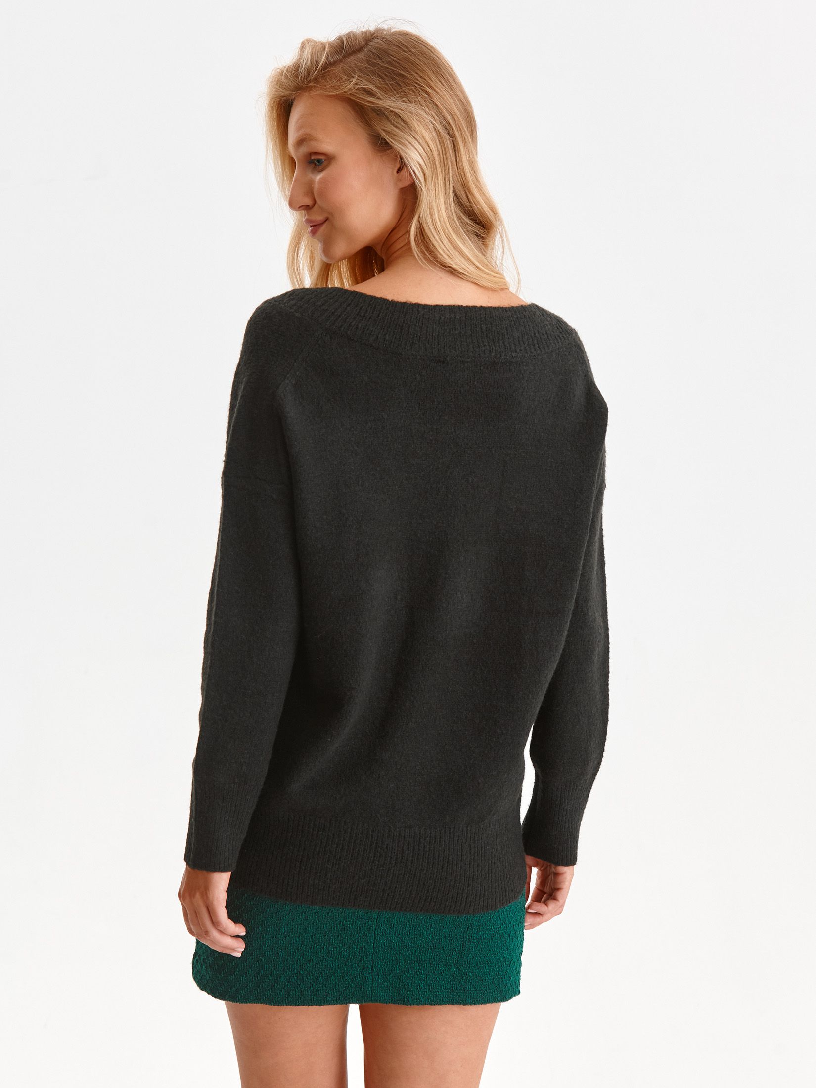 Czarny sweter oversize