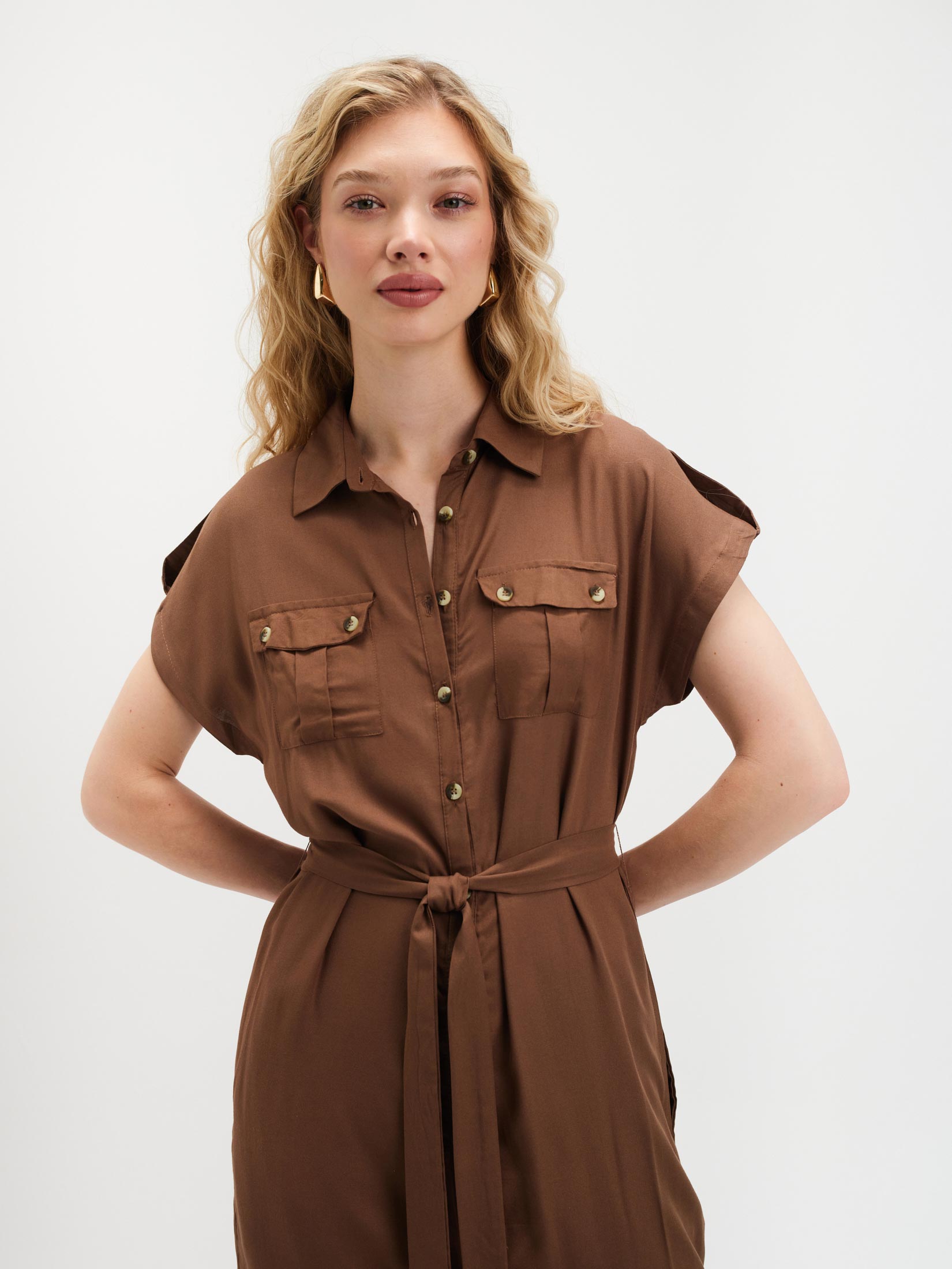 Beżowa szmizjerka z krótkim rękawem 