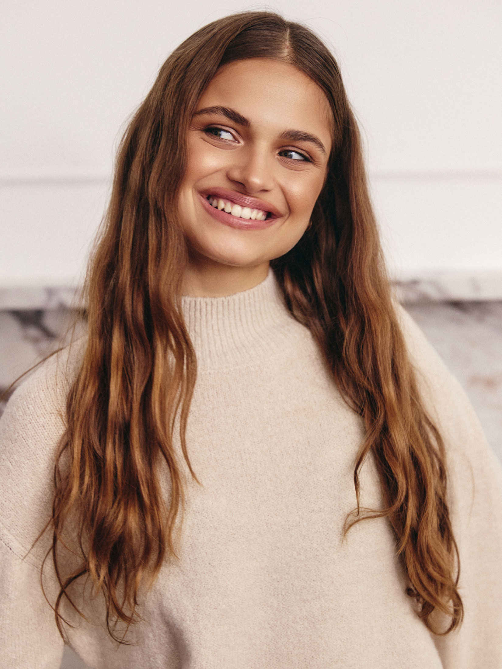 Beżowy sweter z rozcięciem z tyłu, Top Secret