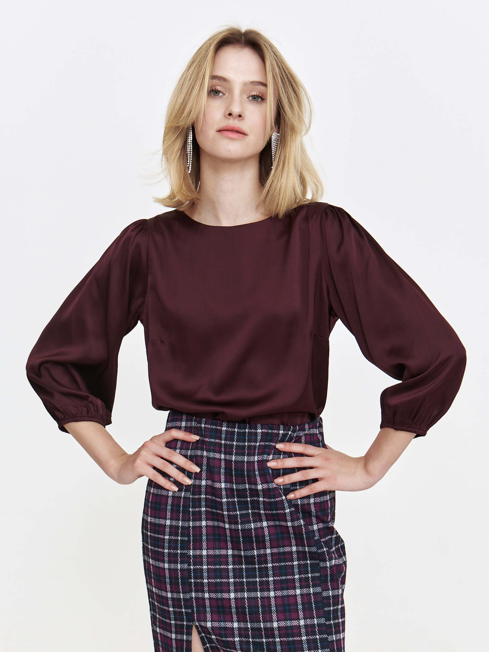 Satynowa bluzka z rękawem 3/4 