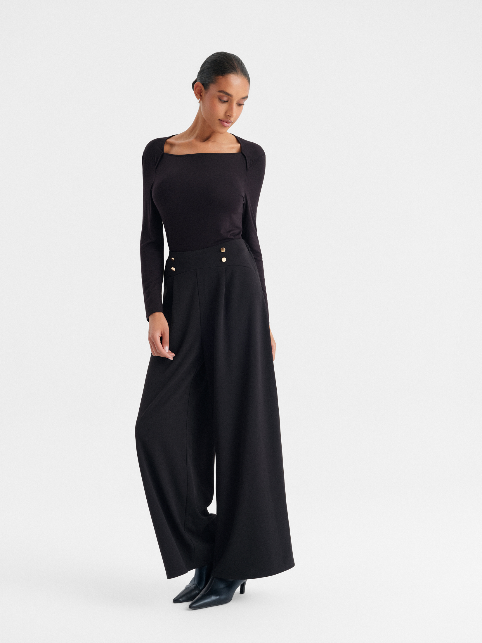 Czarne spodnie wide leg z wysokim stanem 