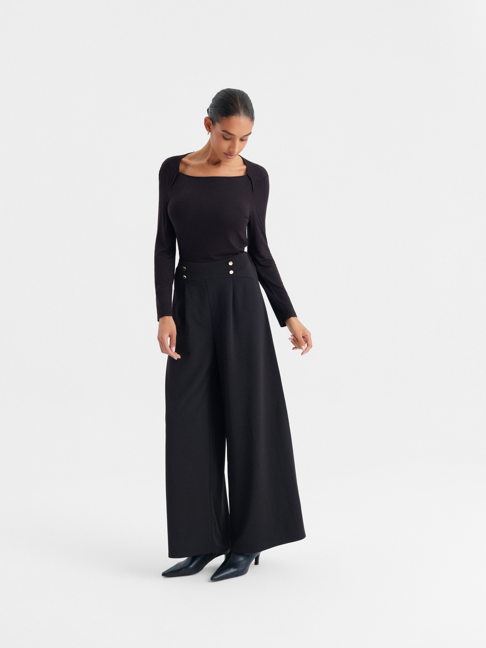 Czarne spodnie wide leg z wysokim stanem 