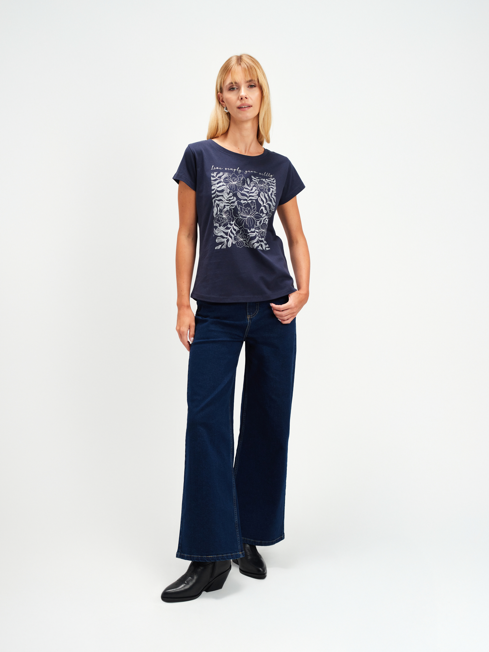 Granatowy t-shirt z grafiką