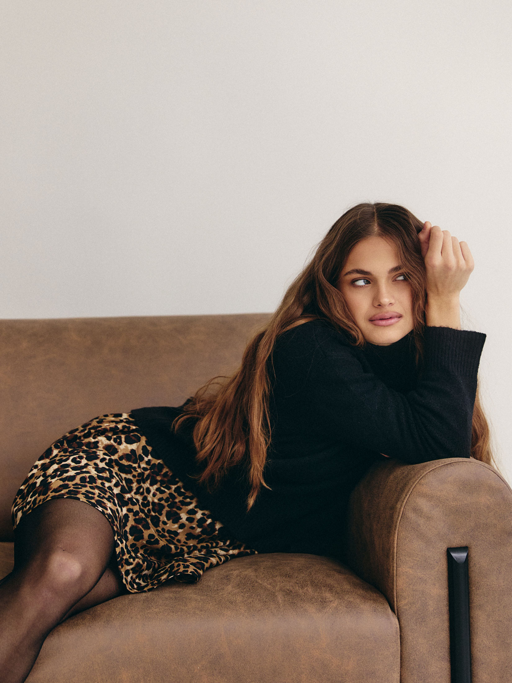 Krótka sukienka w zwierzęcy print 