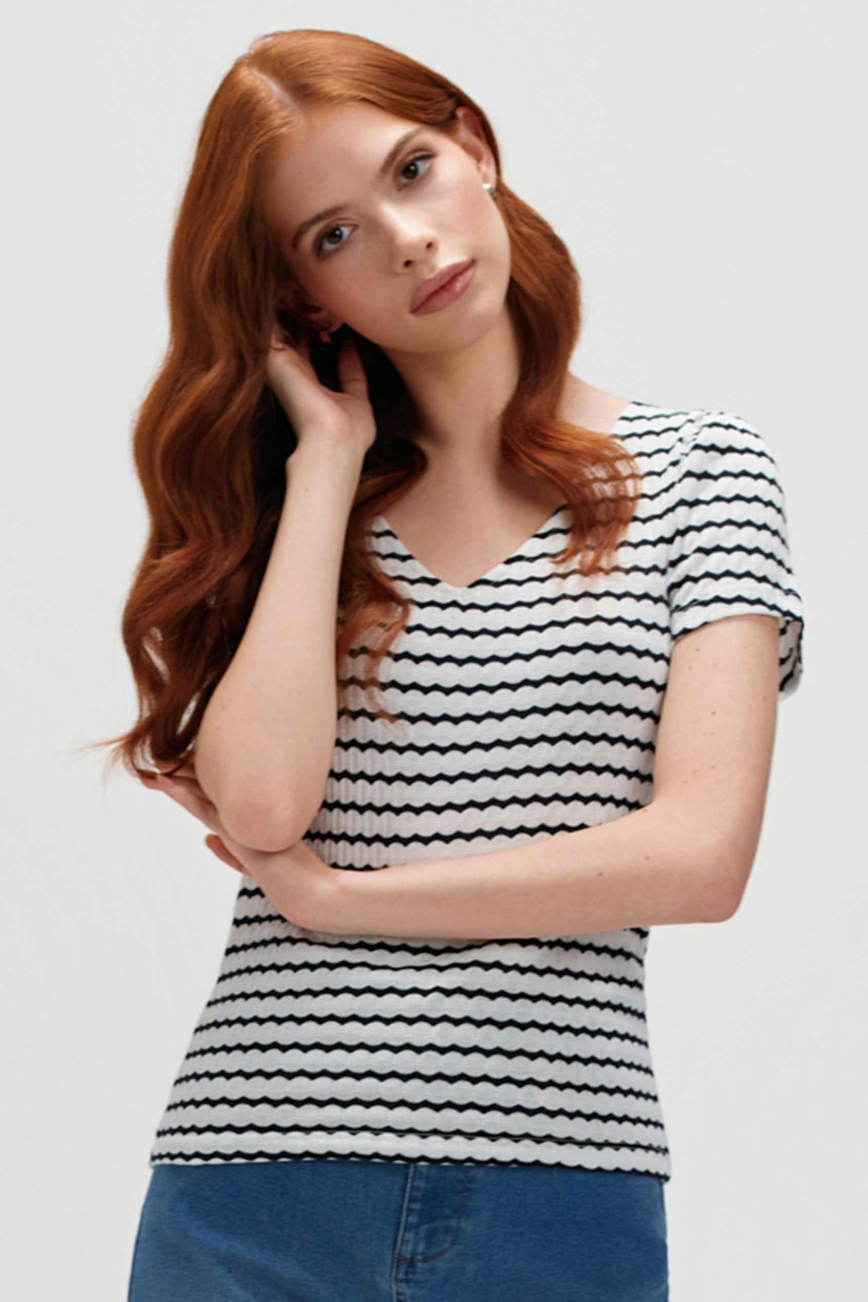 Top w paski z dekoltem w serek