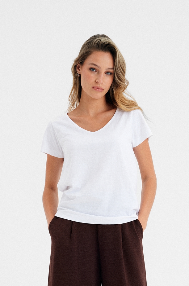 Bawełniany t-shirt z dekoltem v