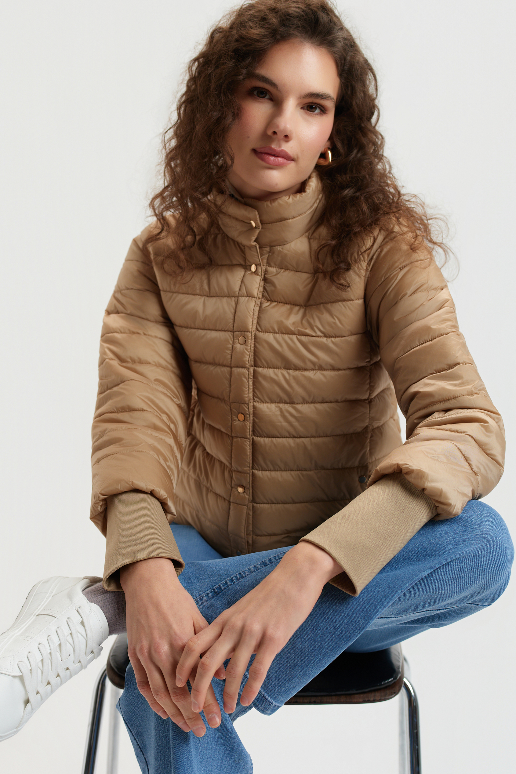 Beżowa kurtka z pikowaniem