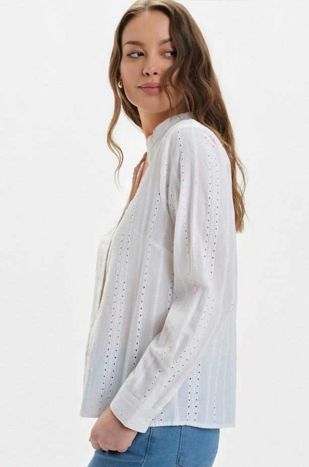 Biała koszula z ażurowym haftem