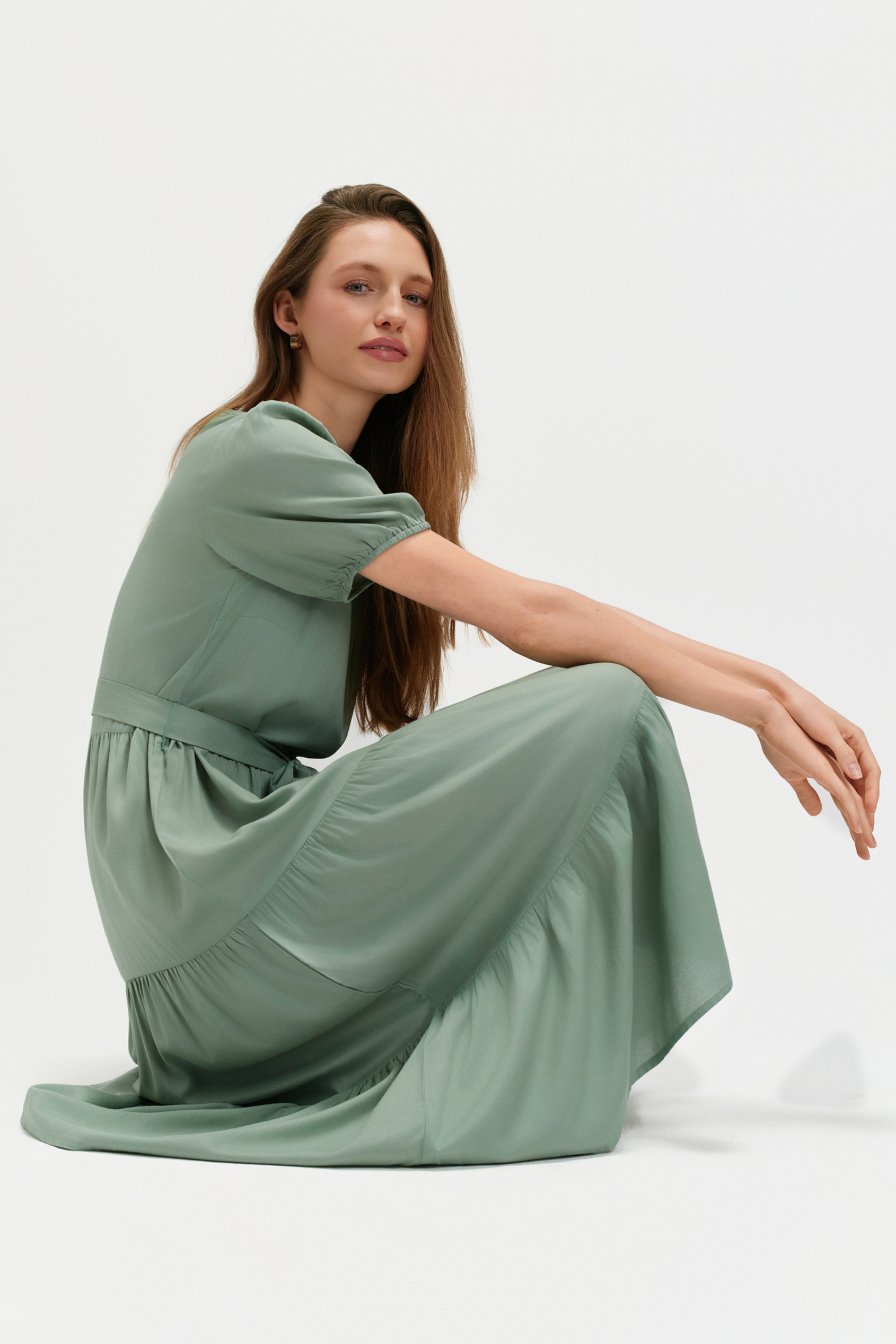 Casualowa sukienka z wiązaniem w talii