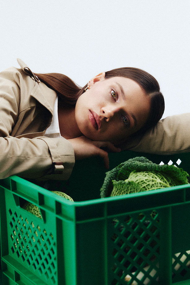 Krótki trencz dwurzędowy