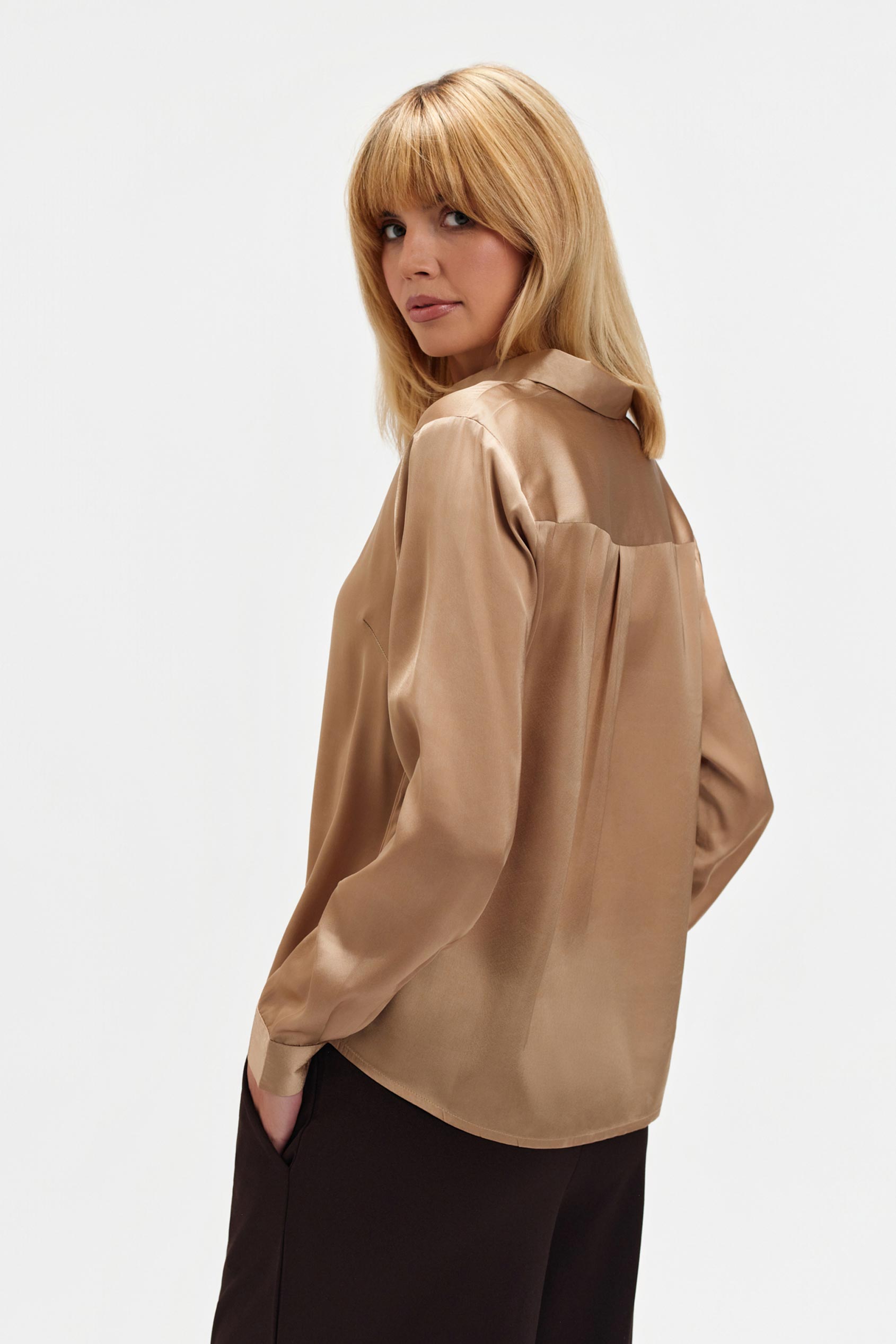 Satynowa koszula w szampańskim kolorze Satynowa koszula w szampańskim kolorze