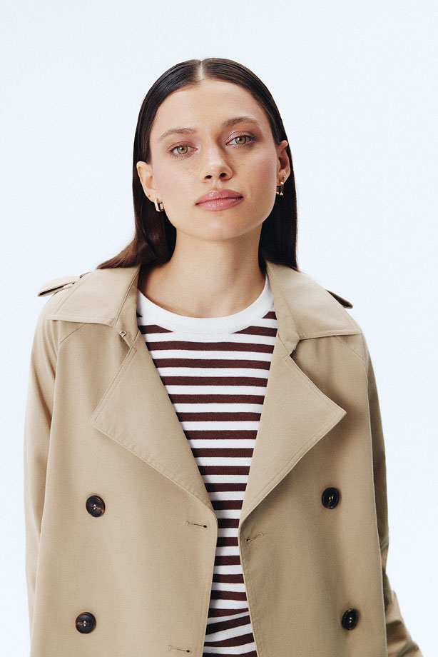 Krótki trencz dwurzędowy