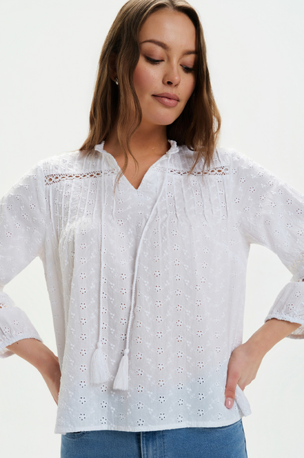 Bluzka z ażurowym haftem