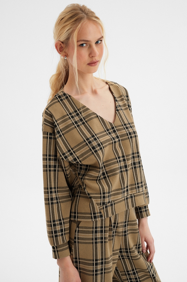 Luźna bluza z nadrukiem w kratę
