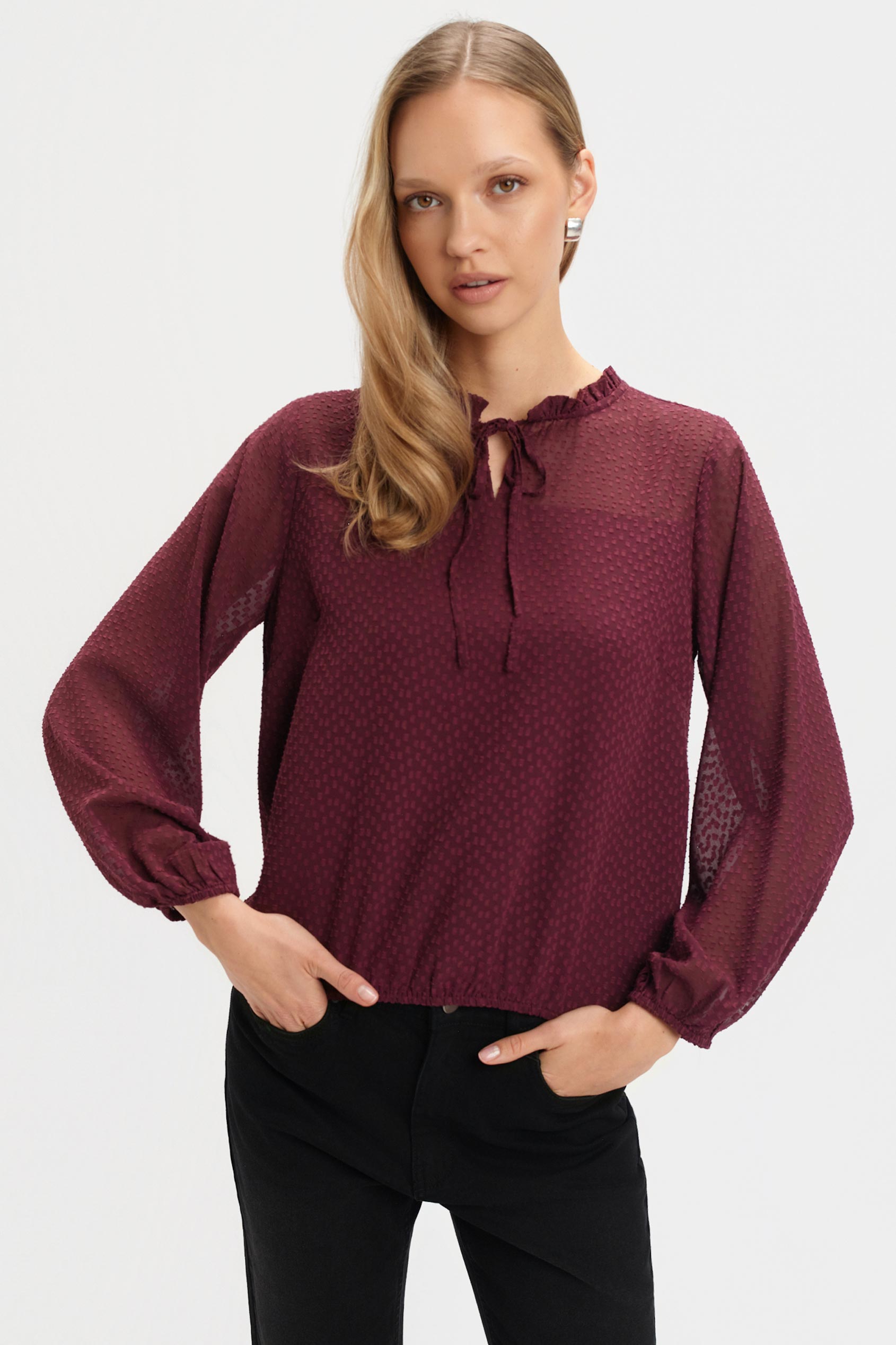 Burgundowa bluzka z tkaniny plumeti Burgundowa bluzka z tkaniny plumeti