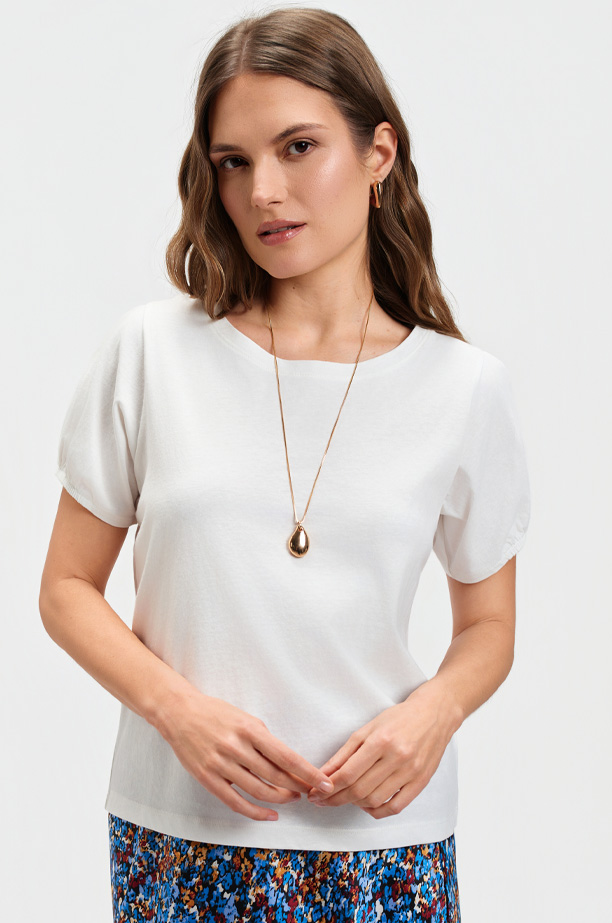 Biały top z krótkim bufiastym rękawem