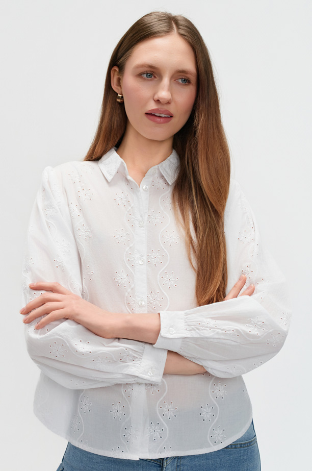 Biała koszula z angielskim haftem