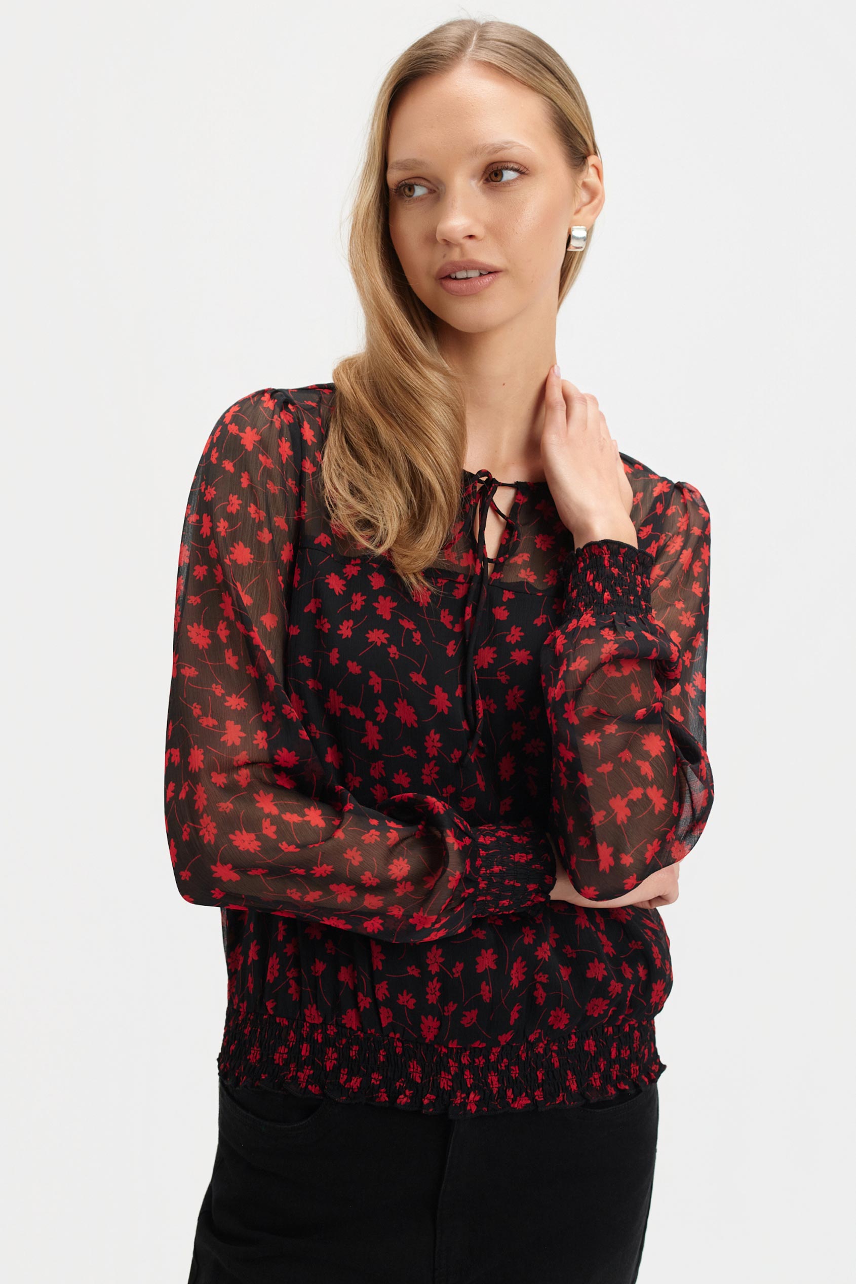 Romantyczna bluzka w drobne kwiaty Romantyczna bluzka w drobne kwiaty