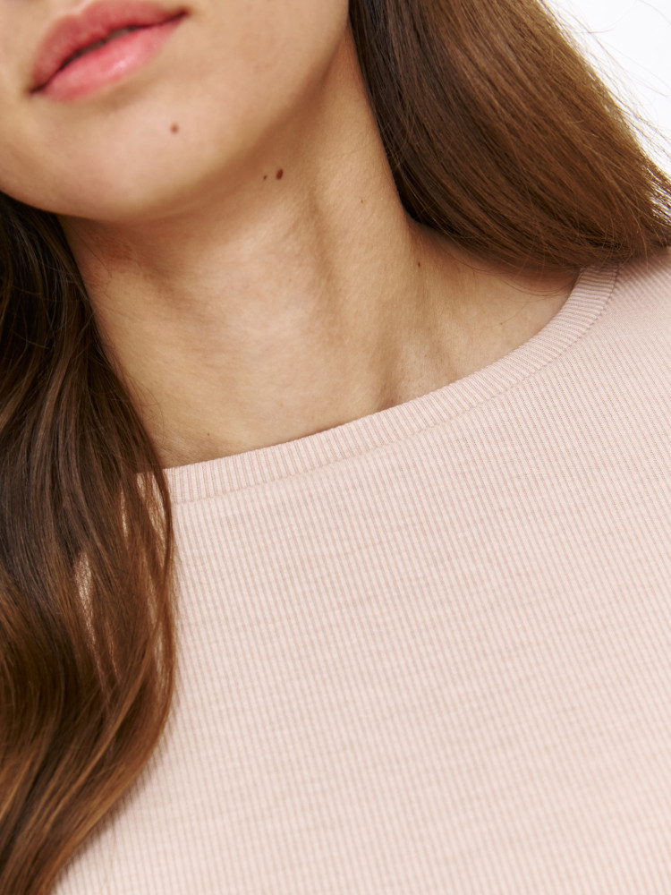 Beżowy top z krótkim rękawem 