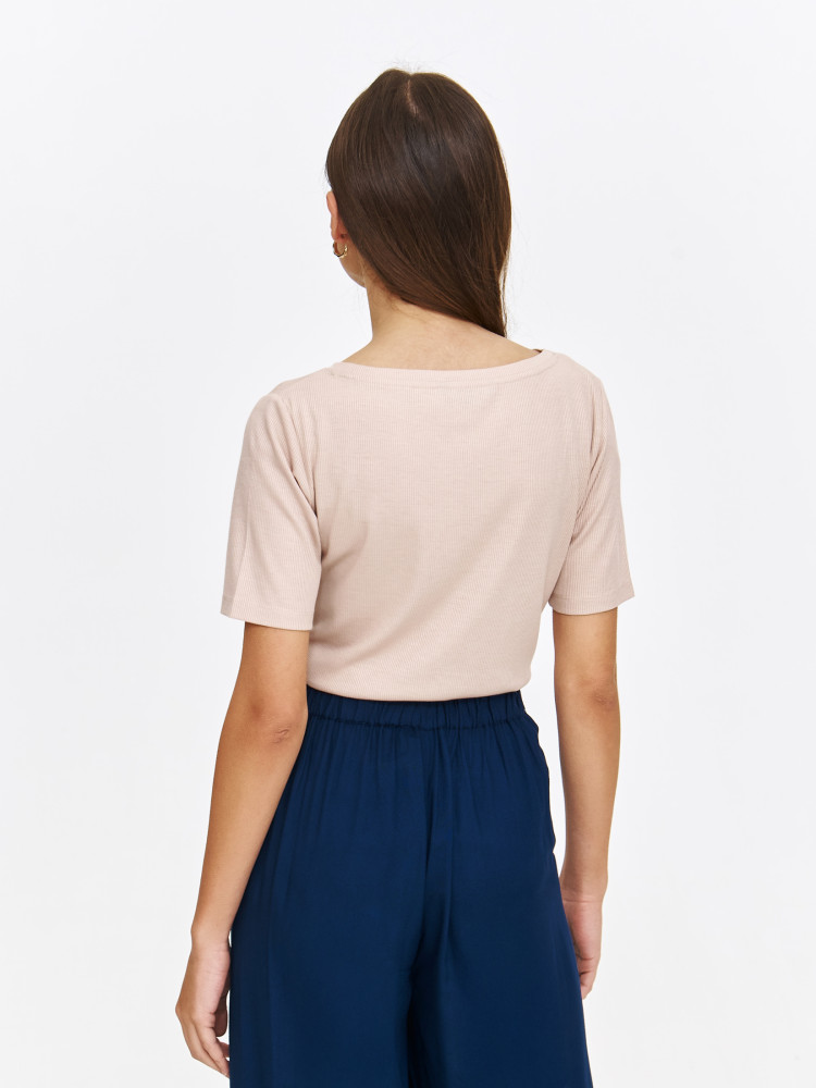 Beżowy top z krótkim rękawem 