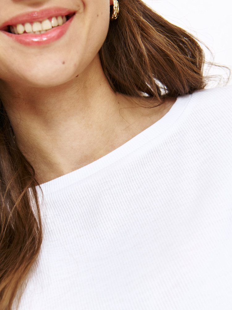 Biały podkoszulek z wiskozą Biały podkoszulek z wiskozą