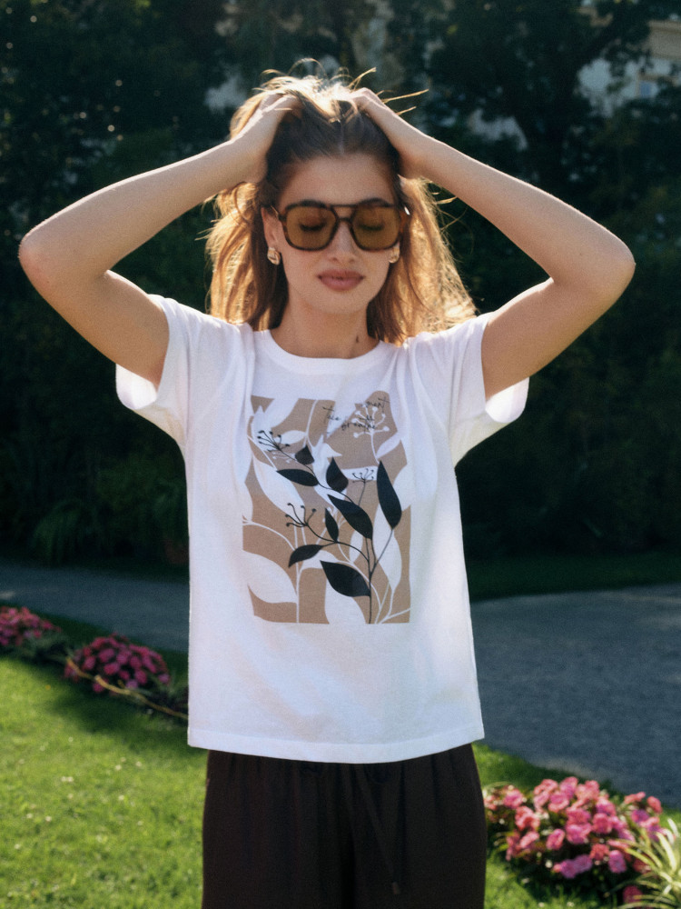 Biały t-shirt z grafiką