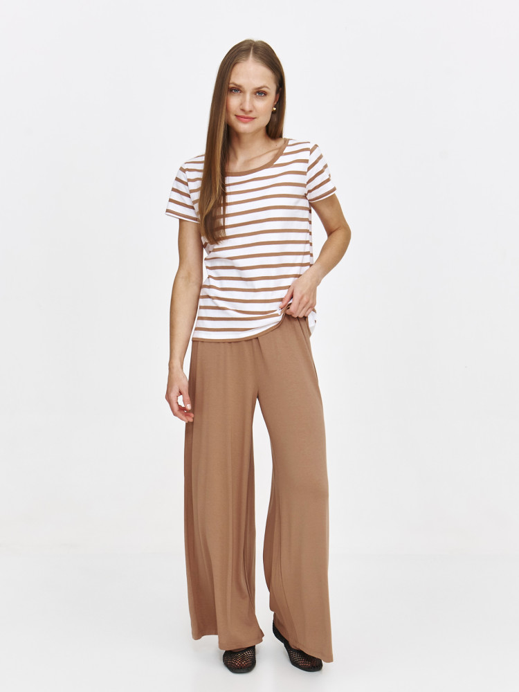 Biały top w beżowe paski