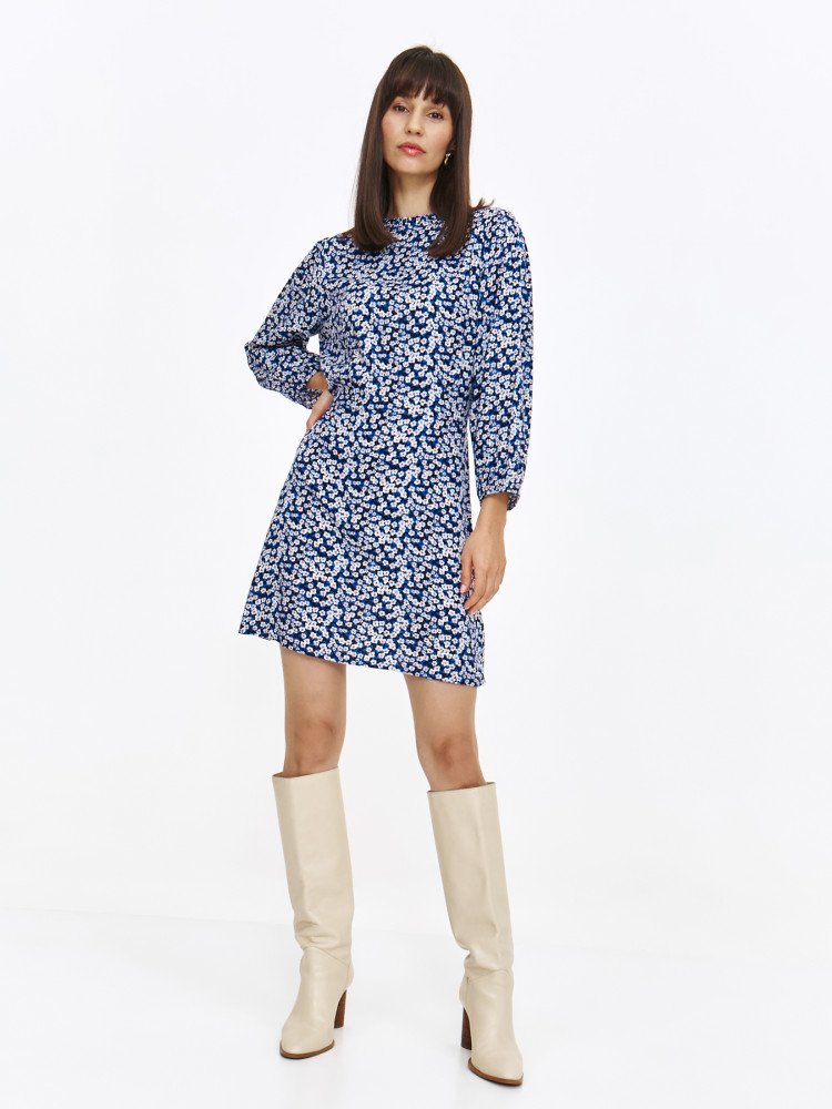 Błękitna sukienka z nadrukiem w drobne kwiaty