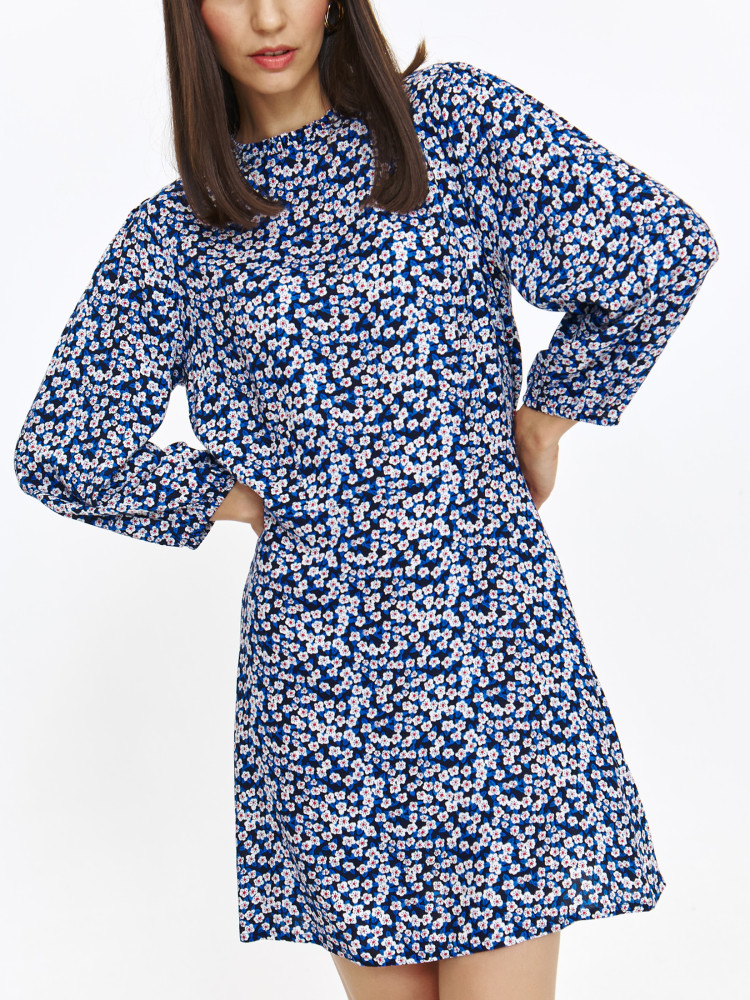 Błękitna sukienka z nadrukiem w drobne kwiaty